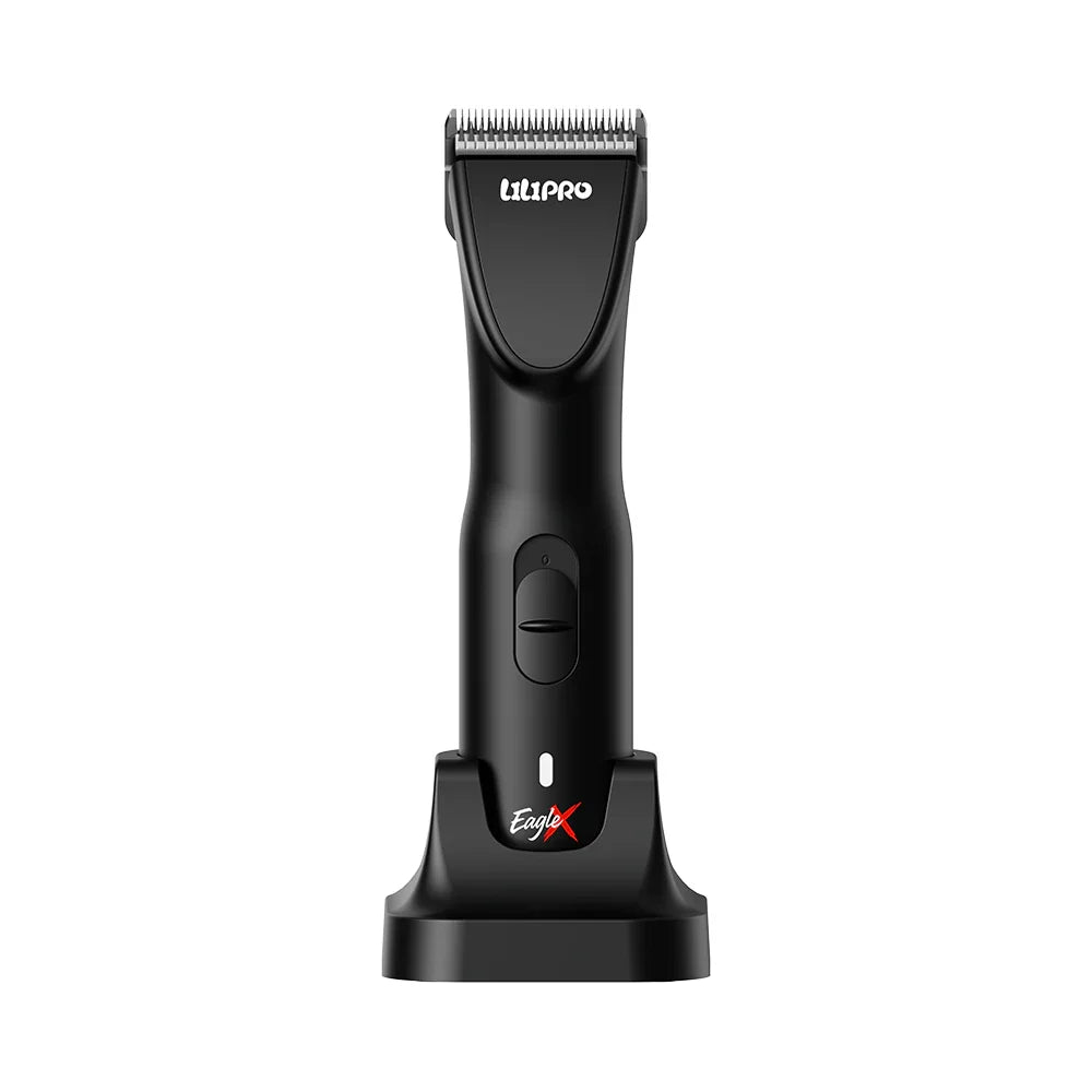 Cortadora profesional Eagle X de LILIPRO PET en su base de carga